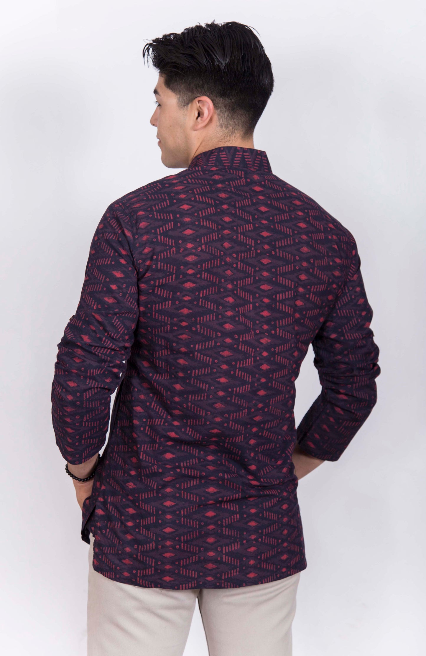 Diamond Red Brash & Rad The Diamond Red Kurta. This loose fitting and airy Kurta pairs well with some jeans or chinos and boots or sneakers. Long sleeves to be kept stretched out or rolled up in place with wooden buttons on the elbows to maintain that cool and casual vibe. 100% Cotton Chest and Side Pockets Regular Fit Made in India