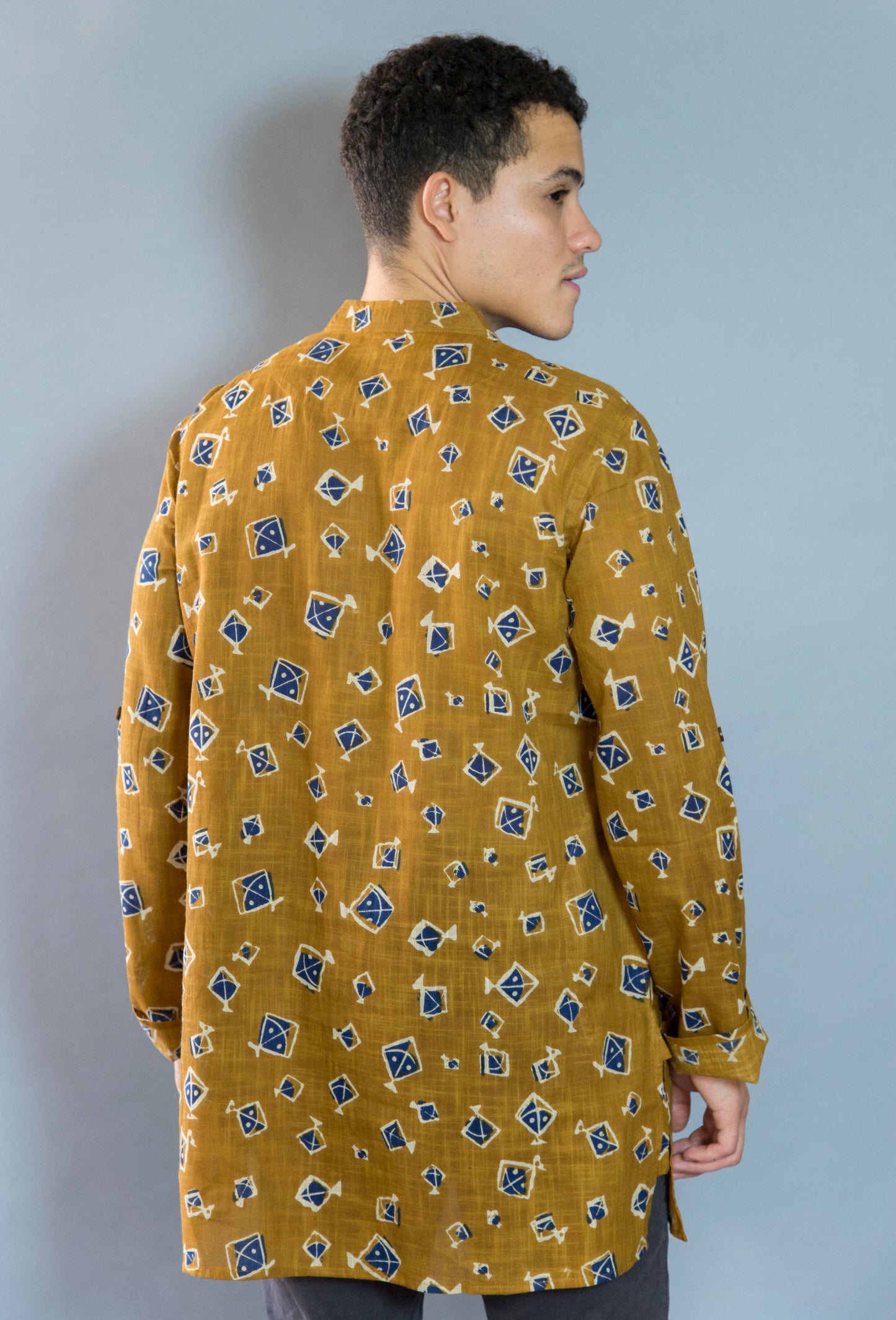 Kite Eccentric & Airy The Kite Kurta. This loose fitting and airy Kurta pairs well with some jeans or chinos and boots or sneakers. Long sleeves to be kept stretched out or rolled up in place with wooden buttons on the elbows to maintain that cool and casual vibe. 100% Cotton Chest and Side Pockets Regular Fit Made in India