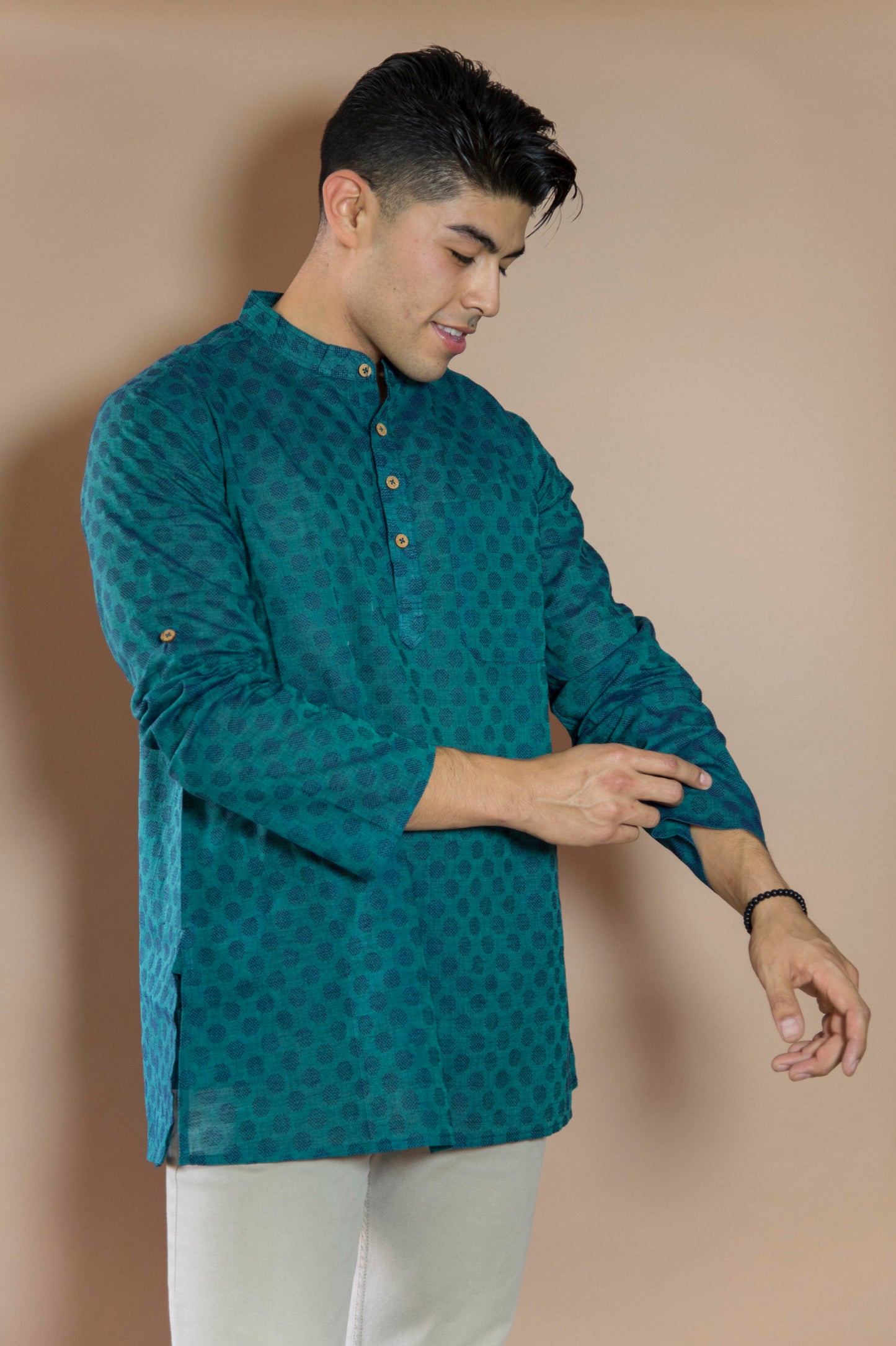 Teal Oval Pleasant & Serene The Teal Oval Kurta. This loose fitting and airy Kurta pairs well with some jeans or chinos and boots or sneakers. Long sleeves to be kept stretched out or rolled up in place with wooden buttons on the elbows to maintain that cool and casual vibe. 100% Cotton Chest and Side Pockets Regular Fit Made in India