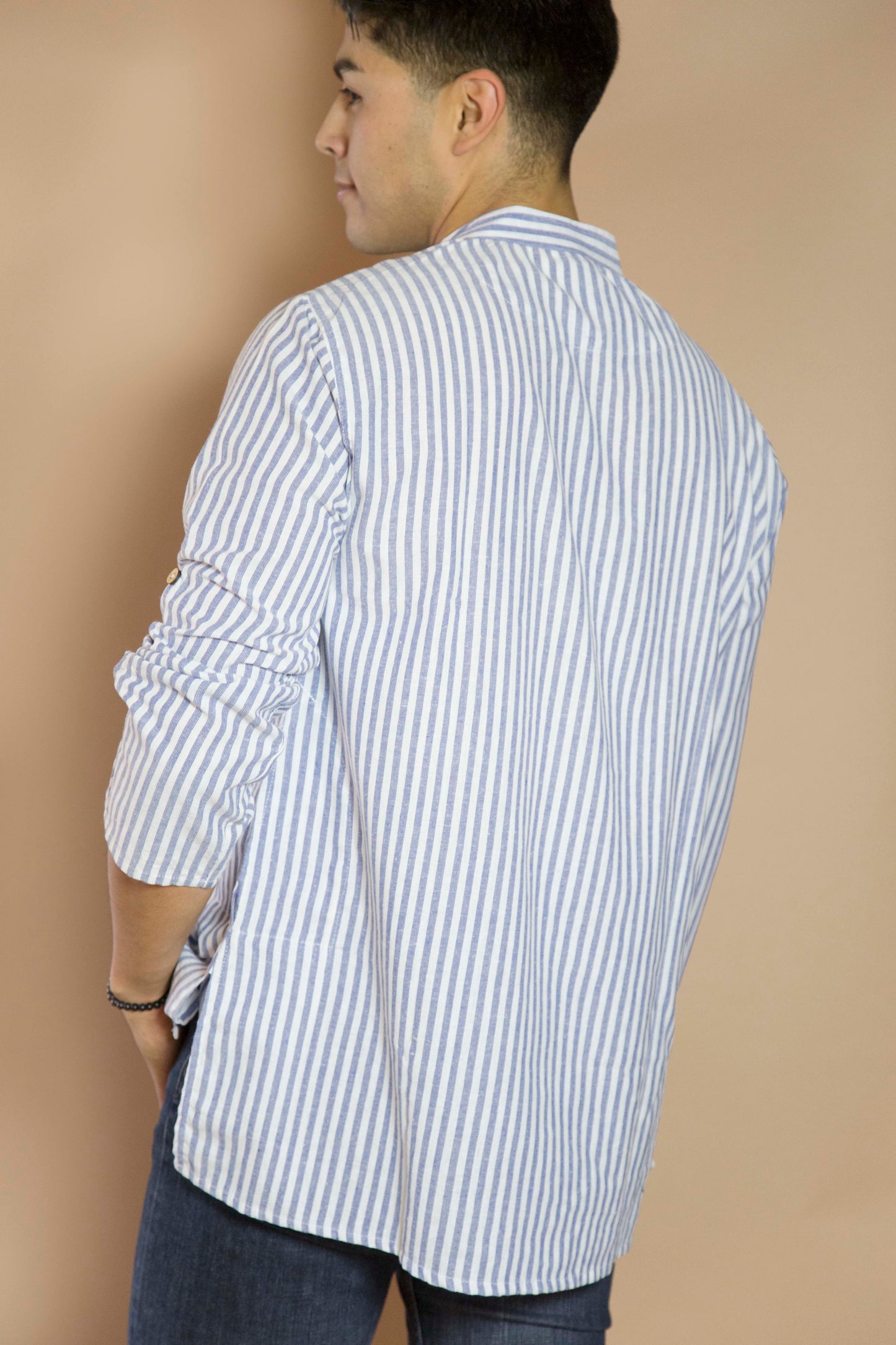 Linen Simple & Trendy The Linen Kurta. This loose fitting and airy Kurta pairs well with some jeans or chinos and boots or sneakers. Long sleeves to be kept stretched out or rolled up in place with wooden buttons on the elbows to maintain that cool and casual vibe. 100% Cotton Chest and Side Pockets Regular Fit Made in India